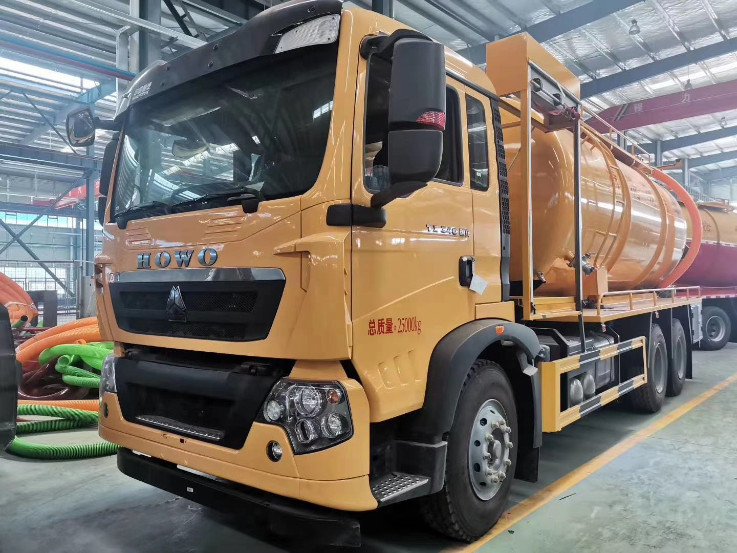 新品出征：重汽??沃豪??TX清洗吸污車，清洗吸污兩不誤