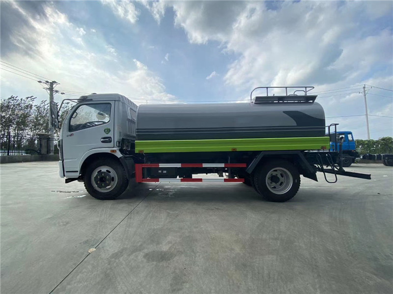 標準化新工藝灑水車帶領城市環(huán)衛(wèi)步入機械化時代