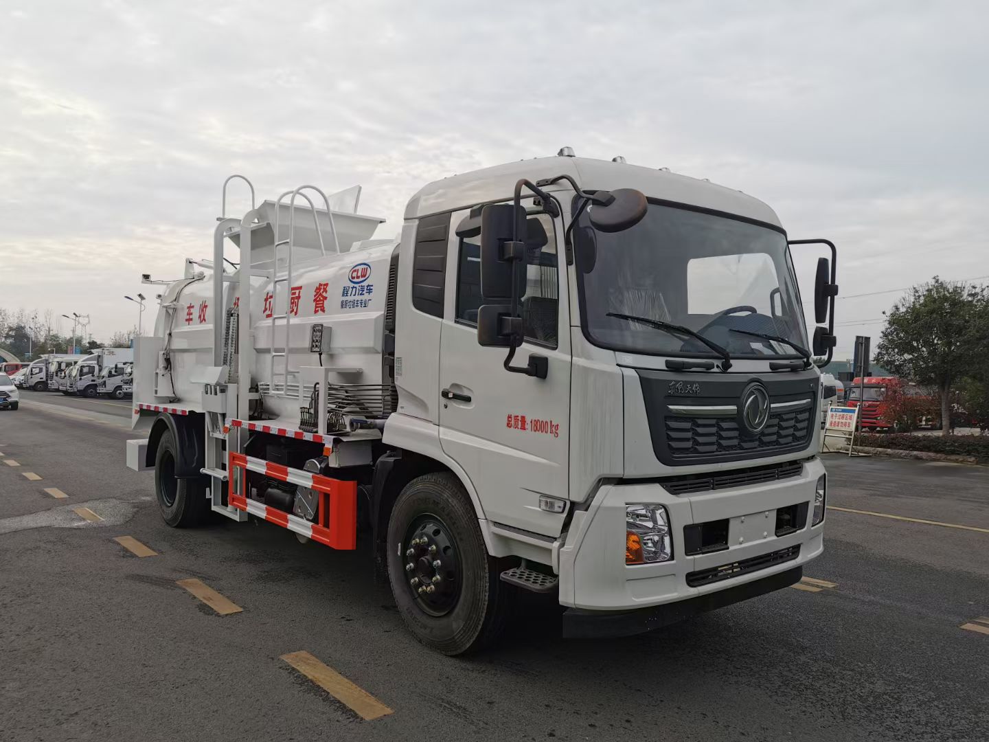 讓餐廚垃圾坐上“專車”餐廚垃圾車減量化無(wú)害化資源化