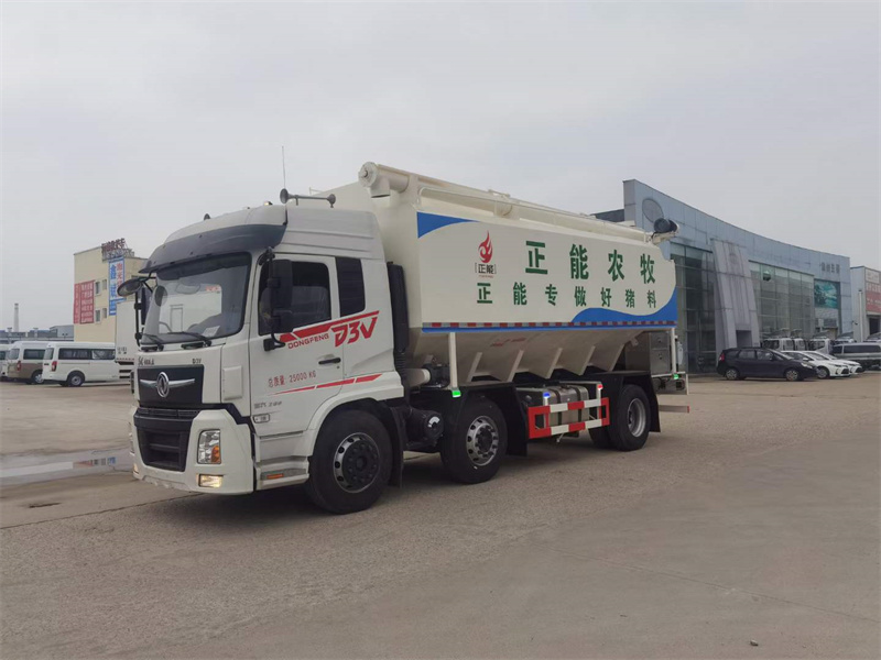 東風(fēng)暢行小三軸飼料運輸車